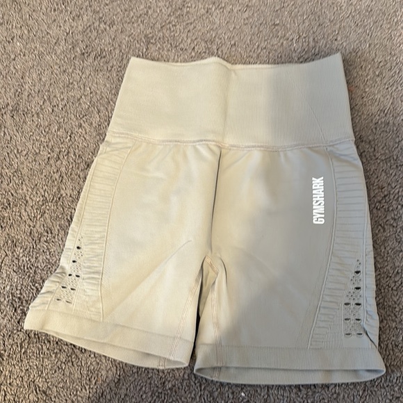 GYMSHARK ENERGY SHORTS - Picture 3 of 4